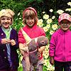 Matilda Walk, Laila Fuß und Melina Haak (von links) besuchen den Waldkindergarten von Meßkirch. Sie lieben es jeden Tag mit den anderen ...