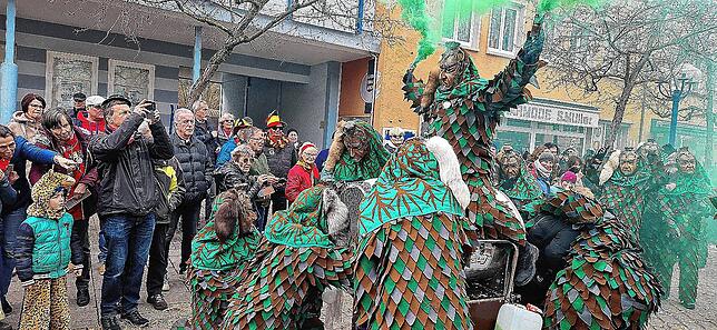 Bild 8: Der Montagsumzug in Bad Dürrheim setzt den gutgelaunten Punkt unter die diesjährige Fasnet &ndash; Teil 2