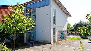 An dieser Seite soll die Grundschule erweitert werden. Bild: Christiane Keutner