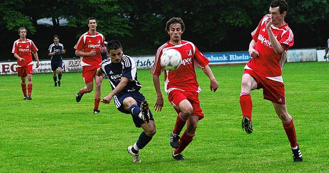 Bild 12: Schnappschüsse aus der Bezirksliga-Saison 2009/2010