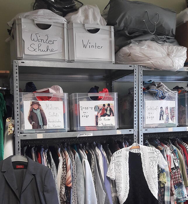 Groß ist das Angebot der Kleiderkammer des DRK Ortsvereins Bad Säckingen. Auch Decken und Kopfkissen sind beliebt.