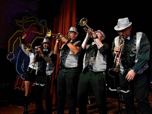 Bild 36: Viva Las Vegas &ndash; Bilder vom Holzhauerball im Milchwerk (1)