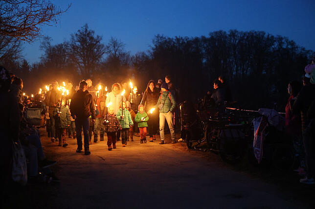 Bild 13: Bilder vom Funkenfeuer 2025 in Litzelstetten: So lebt die Tradition weiter!