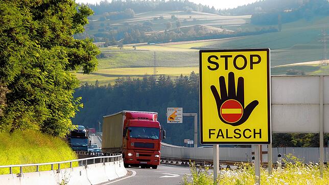 Ein Autofahrer ist bei Bad Dürrheim beinahe zum Falschfahrer geworden. (Symbolbild)