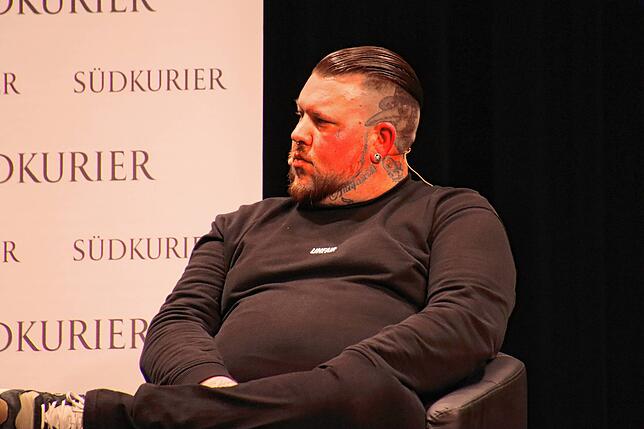 Julian Besemann (Linke) findet, dass der Reichtum in unserer Gesellschaft für alle reicht.
