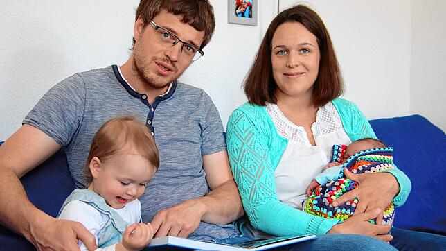 Haben in Zeiten von Corona ein Baby bekommen: Maren und Johannes Hyneck. Am 18. April kam Töchterchen Amila zur Welt. Ihre große ...