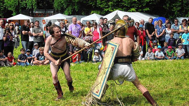 Hüfingen ist stolz auf seine Vergangenheit. Mit dem Schwert wird aber nur noch selten gekämpft, dafür um so mehr mit Worten und mit dem ...