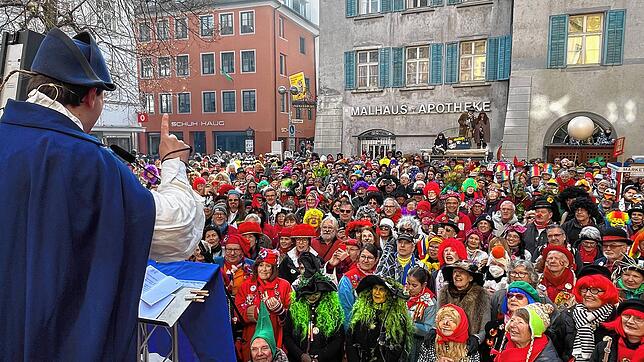 Bild 45: Schmotziger Dunschtig: Auf dem Obermarkt fällt das Jakobiner-Tribunal sein Urteil
