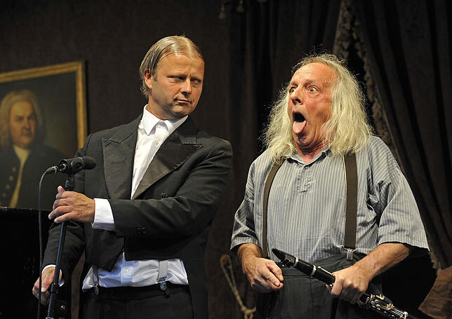 Auftakt am Samstag: Die Kleinkunstpreisträger Gogol (links) und Mäx zeigen, wie sich Akrobatik und Musik verbinden lässt.