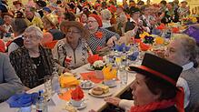 Kaffee, Kuchen und ein Programm voller närrischer Überraschungen begeistert die Markdorfer Senioren bei ihrer eigenen ...