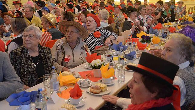 Kaffee, Kuchen und ein Programm voller närrischer Überraschungen begeistert die Markdorfer Senioren bei ihrer eigenen ...