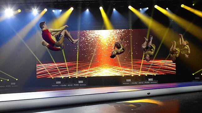 Bild 27: Spektakuläre Auftritte &ndash; Fotos der sportlichen Akteure bei der Turngala in der Schänzlehalle