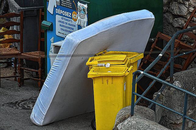 Kein seltener Anblick zurzeit: In der französischen Stadt Marseille wurde eine mit Bettwanzen verseuchte Matratze auf dem Bürgersteig ...