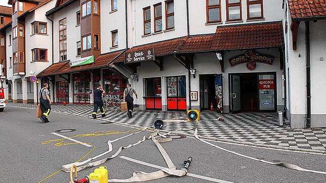 Die Blumberger Feuerwehr hatte sich auf alle Eventualitäten eingestellt. Bild: Reiner Baltzer