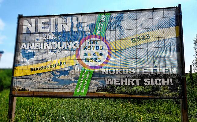 Bild 1: Kritik an Verbandsarbeit und K5709-Anschluss: OB Roth diskutiert mit Bürgern zum Lückenschluss