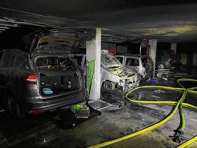 Bild 1: Nach Großeinsatz in Petershausen: Ursache für Brand in Tiefgarage weiterhin unklar
