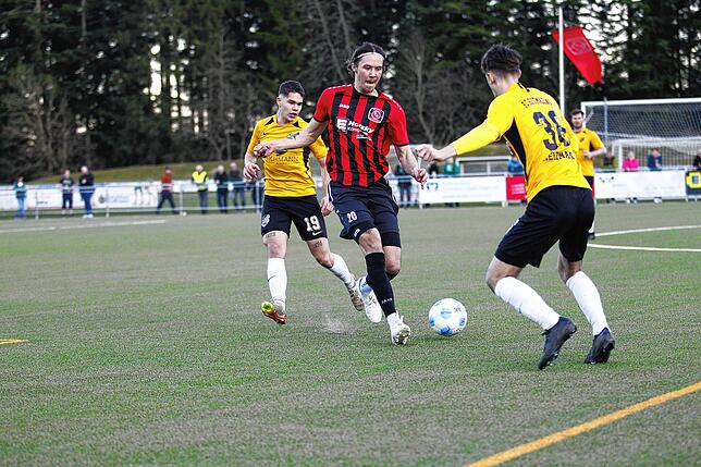 Bild 10: Der FC Gutmadingen sammelt wichtige Punkte gegen den FC Königsfeld – wir haben Bilder von der Partie