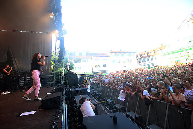 Bild 5: Namika begeistert 1800 Fans in Markdorf. Wir haben alle Bilder