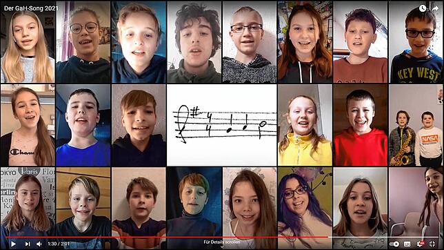 23 Schüler aus zwei Klassen singen mit: Im Musikunterricht von Matthias Jakob (nicht im Bild) am Gymnasium am Hoptbühl ist ein ...