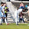 Ibrahima Diakite gratuliert Mauro Chiurazzi zu dessen Treffer zum 3:0 gegen den FC Astoria Walldorf II.