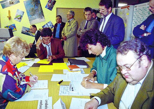 Bild 1: Gedächtnis der Region: Bilder von dem Abend 1993, an dem Rainer Stolz zum Bürgermeister wurde