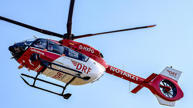Nach einem schweren Sturz mit dem Fahrrad in Ühlingen-Birkendorf bringt der Rettungshubschrauber (Symbolbild) eine Siebenjährige in die ...