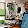 Roland Schleicher in der Pegelanlage in Hauenstein: Er ist zuständig für die Funktionstüchtigkeit der hochsensiblen Instrumente, die ...