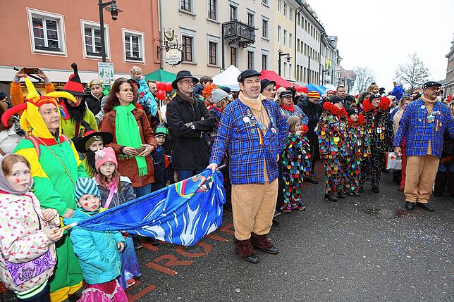 Bild 25: Närrisches Treiben beim Narrenmarkt 2024 in Konstanz