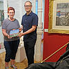 Heike Hebel aus Herford und Jutta Friedrichsmeier aus Bad Oeynhausen (von links) mit Kulturchef Michael Brunner.