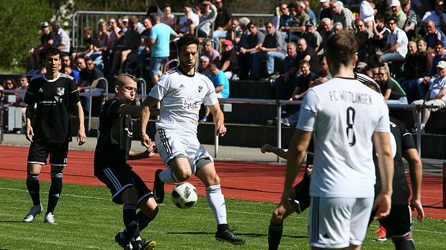 Matchwinner: Drei Tore steuerte Imad Kassem Saad (Mitte, im Spiel beim SV 08 Laufenburg in der vergangenen Saison) zum 7:0-Kantersieg ...