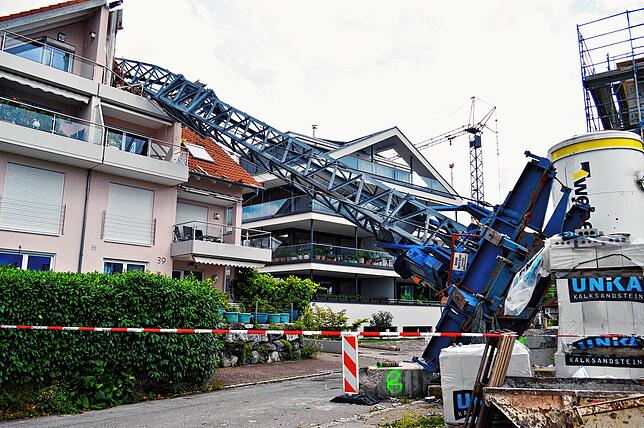 Bild 1: Nach Baukran-Unglück wegen Unwetter: Hier gibt es Bilder und Videos vom Bergungseinsatz