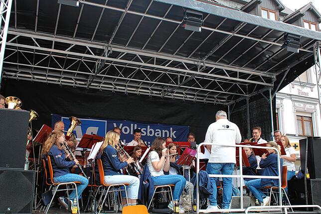Bild 13: Bilder vom Straßenfest am Schweizer Feiertag (1)