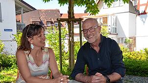 Umweltgruppe-Stadträtin Eva Fast und ihr Fraktionskollege Joachim Mutschler beim kommunalen Sommergespräch mit dem SÜDKURIER im ...