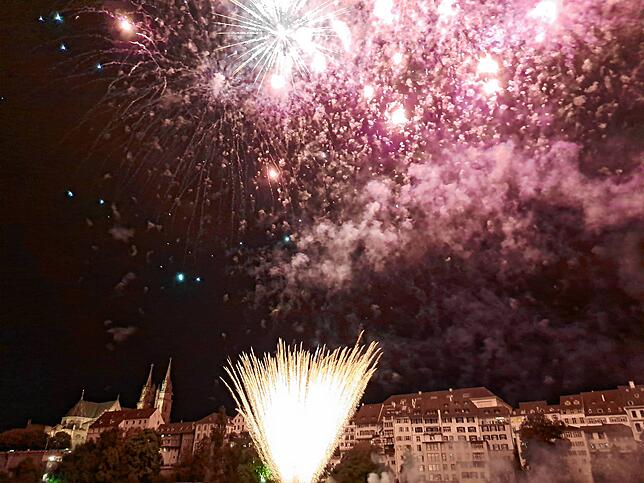 Bild 8: Basel lässt es krachen! Die schönsten Bilder des Feuerwerks am Rhein