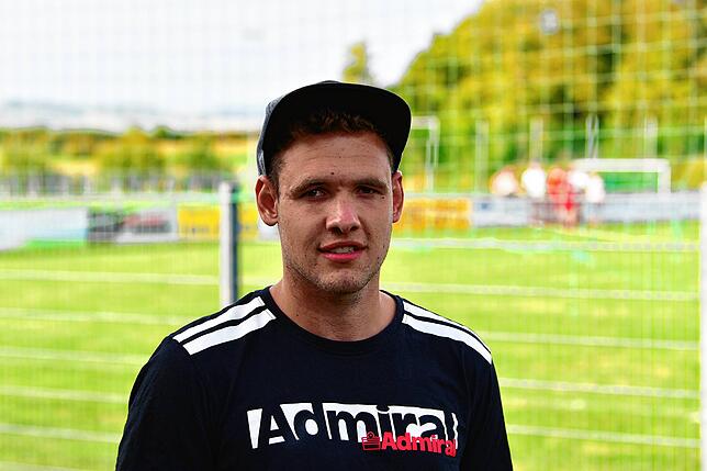 Louis Schanz (24) lebt in Eggingen, begann mit Fußball beim heimischen Sportverein. Als C-Junior wechselte er für drei Spielzeiten zum ...