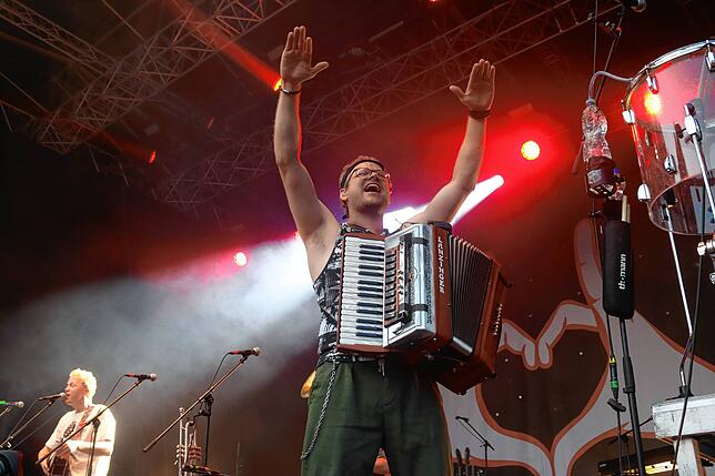 Bild 12: Bilder der großen Party mit den Fäaschtbänklern im Salemer Schlosspark