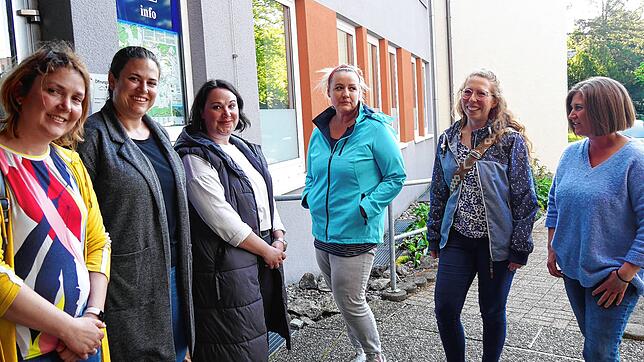 Sie sind erleichtert, dass die Schulsozialarbeit ausgebaut werden soll (von links): Bettina Sandor, Elternvertreterin der ...
