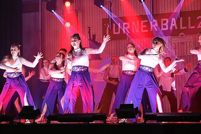 Bild 1: Impressionen vom Turnerball &ndash; So viel Spaß haben Gäste und Akteure
