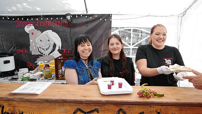Bild 18: Strahlendes Altweiberwetter beim Albbrucker Dorffest: Tolle Stimmung und buntes Programm