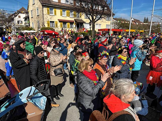 Bild 27: Närrisches Treiben beim fröhlichen Fasnetsmarkt 2025