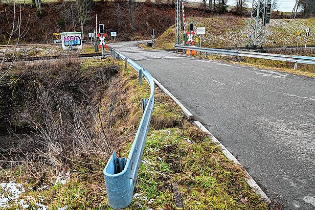 Die Brücke führt ins Gebiet &bdquo;Im Grund&ldquo;.