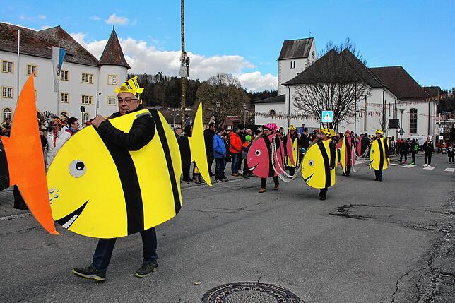 Bild 15: Rasantes Kärrelerennen zum Immendinger Fasnetfinale