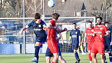 Stützpfeiler: Marco Mijatovic (links) musste beim 0:1 des VfB Waldshut im Kellerduell gegen den FC Schönau noch vor der Pause verletzt ...