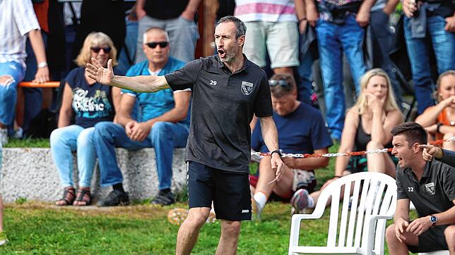 Trainer Markus Schoch und der FC Öhningen-Gaienhofen spielten 1:1 gegen den FC Radolfzell.