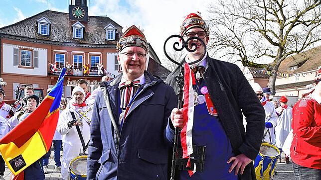 Die Schlüsselgewalt haben Zunftmeister Volker Martin (links) und sein Vize Lucian Götz.