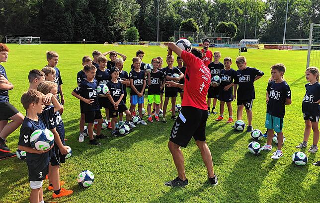 Patrick Bäurer beim Fußball-Freestyle-Camp.
