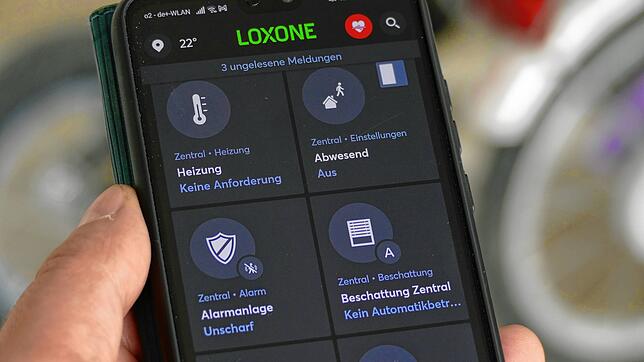 Das Smarthome auf dem Smartphone: Auf dem Handy sind alle Funktionen aus der Ferne im vernetzten Haus abzulesen und zu bedienen.