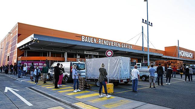 Stürmen die Schweizer jetzt ihre heimischen Supermärkte und Läden, weil sie nicht mehr in Deutschland einkaufen können? Vor einem ...