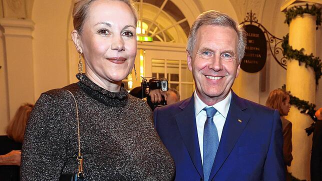 Bettina Wulff (49) und der ehemalige Bundespräsident Christian Wulff (63) lernten sich 2006 kennen und heirateten 2008 standesamtlich. ...