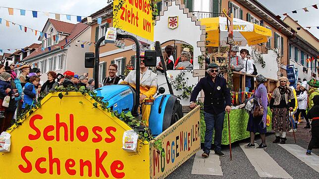 Das provisorische Rathaus im Bischofschloss ist wieder frei! Jetzt können die Möggenweiler mit dem Gasthof Paradies als neue ...